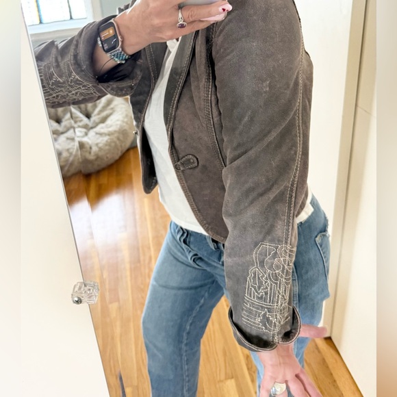 Ibisco Distressed Leather Embroidered Jacket | Cropped Blazer | Boho Chic - Picture 4 of 16